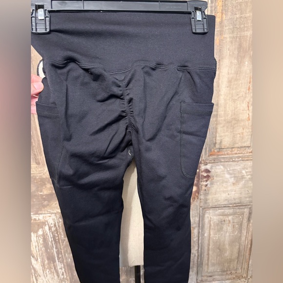 Black athletic compression leggings small - Picture 3 of 4